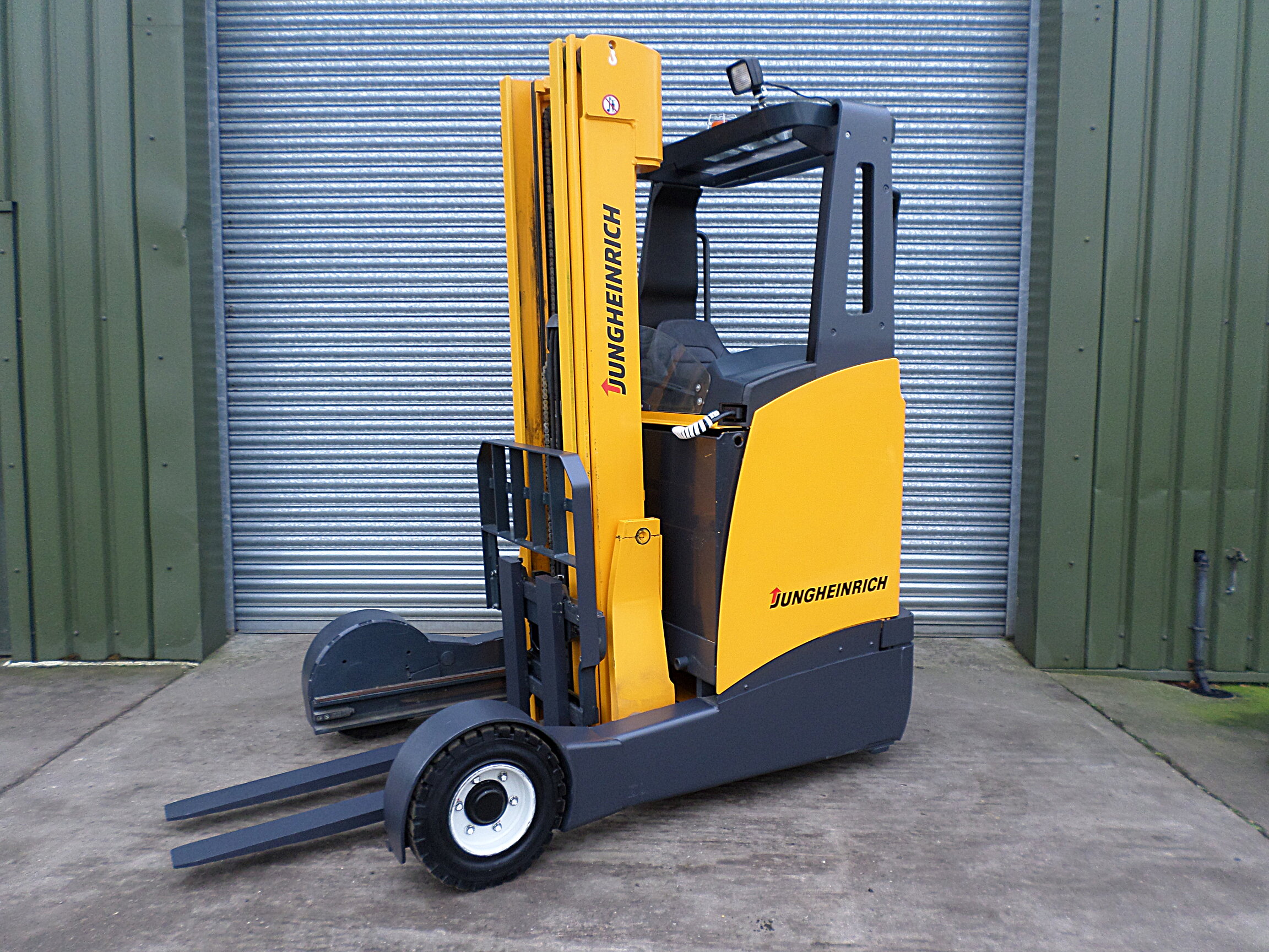 JUNGHEINRICH ETVC INDOOR OUTDOOR REACH TRUCKS Used Forklift Truck