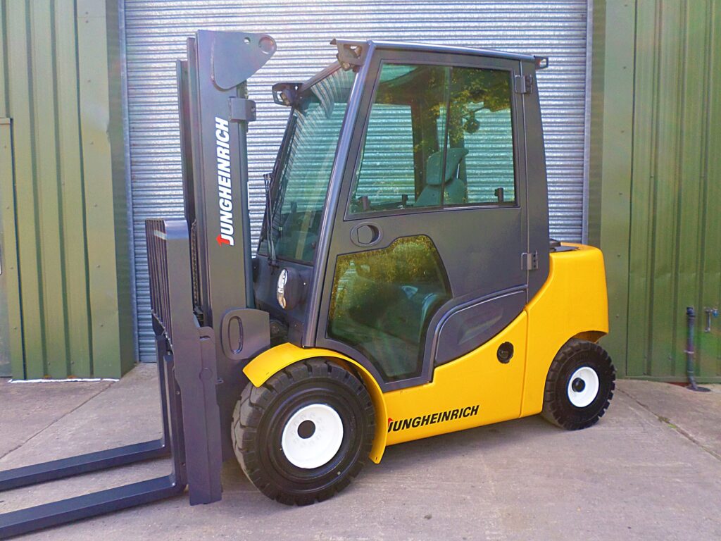 forklift/fork lift/forklift truck/ JUNGHEINRICH GAS  YEAR 2010 TRIPLE CONTAINER 